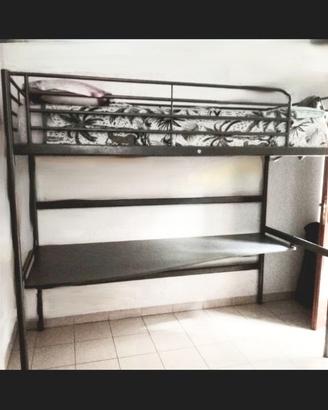 Letto a soppalco in ferro con scrivania integrata