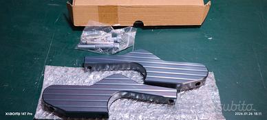 Vespa Piaggio estensione poggiapiedi passeggero. 