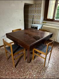 Tavolo con 4 sedie