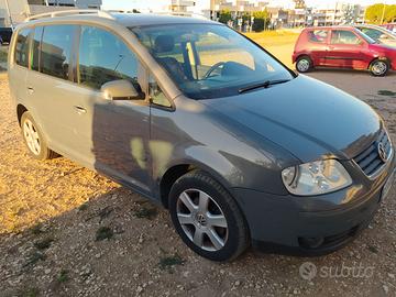 Volkswagen Touran DSG Highline