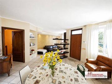 Villa di 204 m² con 4 locali e box auto a Robecco 
