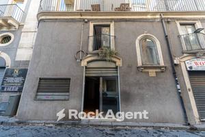 VIA MANZONI ,CENTRALISSIMO LOCALE COMMERCIALE 1 LU