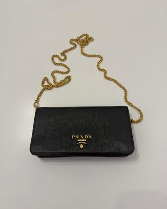 Borsa PRADA elegante con catena in metallo oro