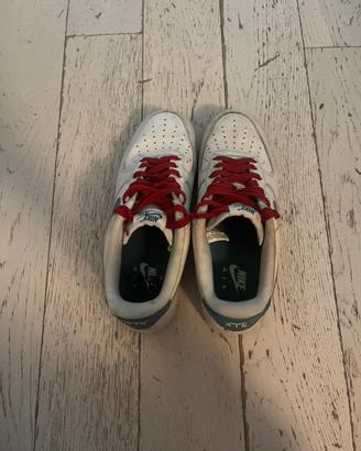air force bianche con baffo azzurro