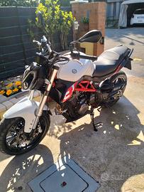 moto benelli 302s  del 2020 