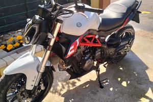 moto benelli 302s  del 2020 