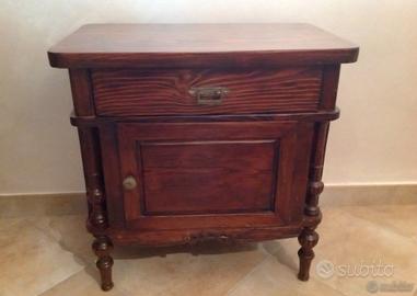 Mobiletto in legno