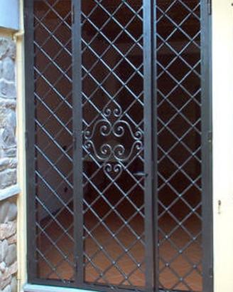 porta per protezione negozi