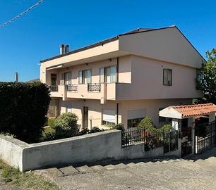 Casa singola con 2 appartamenti con ingresso auton
