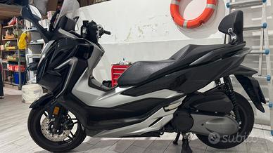 Honda forza 300