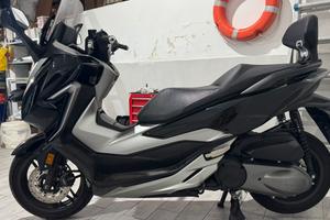 Honda forza 300