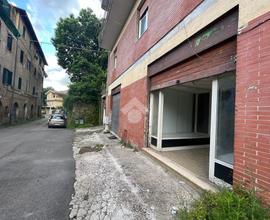 NEGOZIO A CAVE