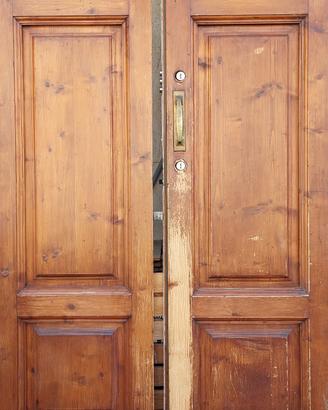 portone in legno