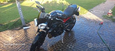 Moto triumph 675 street triple