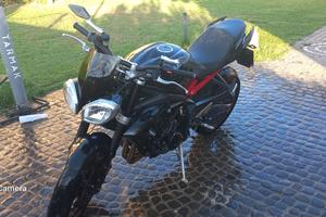 Moto triumph 675 street triple