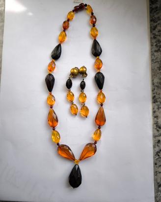 Collana e orecchini in ambra