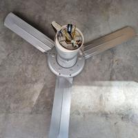 Vortice ventilatore a pale soffitto e comando