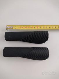 Manopole universali bici , in gomma, usate poco