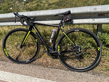 Bici da corsa/gravel carbonio assistita