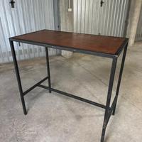 Tavolo in legno e metallo di alta qualità