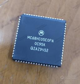 1 MC68HC05 E0FN Microcontroller 8 bit MPU PLCC-68