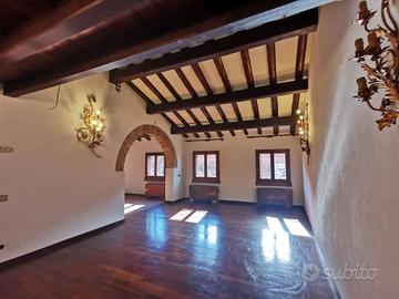 Attico / Mansarda di 169 m² con più di 5 locali a 