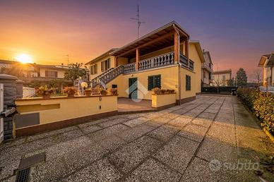 VILLA SINGOLA A TORRILE