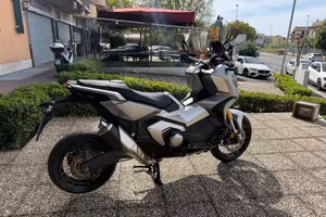 HONDA X-ADV 750 TUTTO INCLUSO ANCHE PASSAGGIO!
