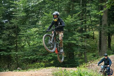 bicicletta muscolare per disciplina down Hill 