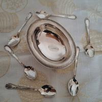 porta salse o piccolo contenitore con 6 cucchiaini