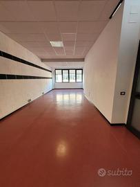 Uffcio / negozio luminoso open space