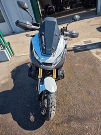 x adv 750
