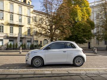 FIAT 500 Cabrio Hybrid La Prima