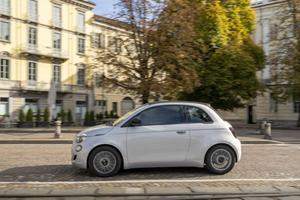 FIAT 500 Cabrio Hybrid La Prima