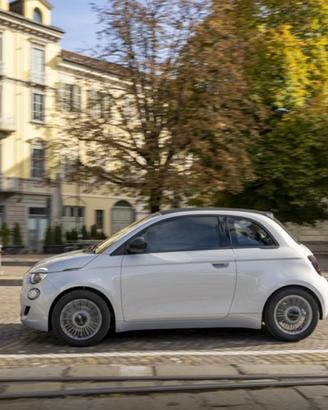FIAT 500 Cabrio Hybrid La Prima