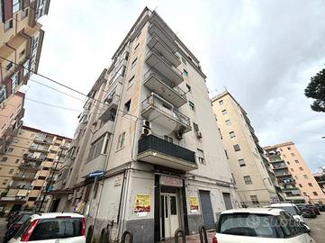 2 LOCALI A NAPOLI