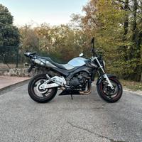 Suzuki gsr 600 con doppio scarico Leo vince