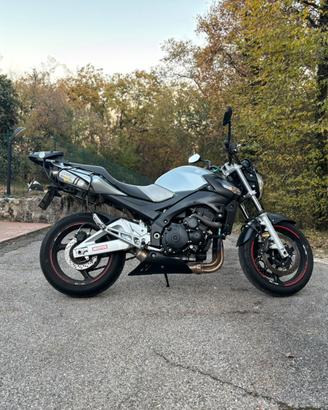 Suzuki gsr 600 con doppio scarico Leo vince