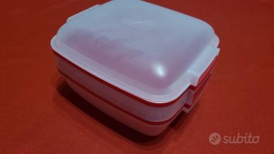 Contenitore alimenti a due piani con base forata