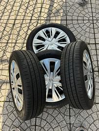 Kit 4 copertoni + cerchi originali toyota aygo x