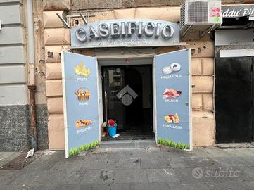 NEGOZIO A NAPOLI