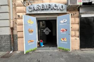 NEGOZIO A NAPOLI
