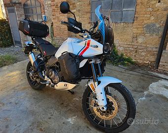 Ducati Desert X 2023 con accessori