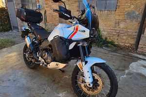Ducati Desert X 2023 con accessori
