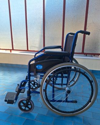 sedia a rotelle pieghevole