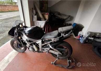 Yamaha r6 anno 2002 - con due motori da riparare