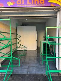 CELLA FRIGORIFERA E SCAFFALATURE IN FERRO