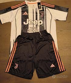 Juventus 2025/26  – Completo Maglia+Short tg L