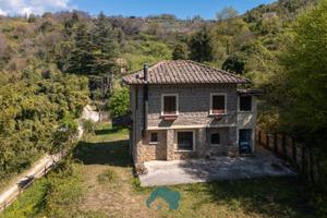 Genazzano: casale con terreno