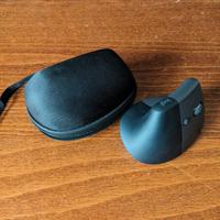 Logitech Lift Mouse Verticale + Custodia rigida
